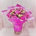 Букет из роз и сантини с матрикариями - фото №1