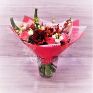 Букет из роз и амариллисов с лизиантусами