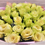 Монобукет из 45 бело-зелёных роз (Кения)